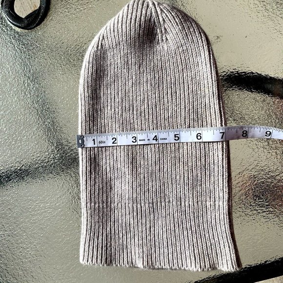 TAHARI unisex 100% gray cashmere hat one size